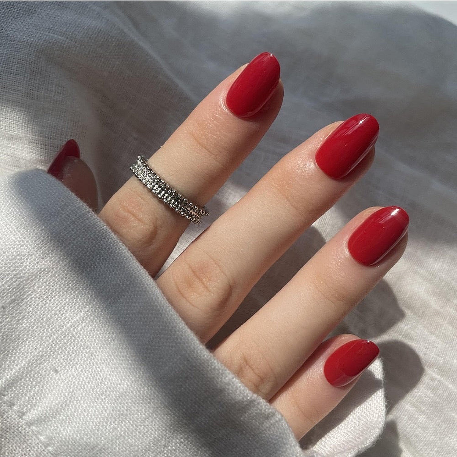 Luxury Classic Red Press-On Nails | Glossy Short Oval | 32 nail sizes full nail set 32 sizes in packaging